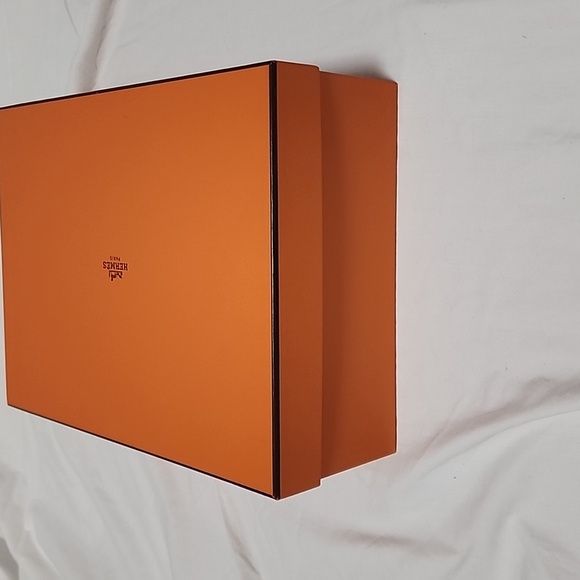 Empty Hermes Box with 2 Dust Covers - Picture 8 of 9